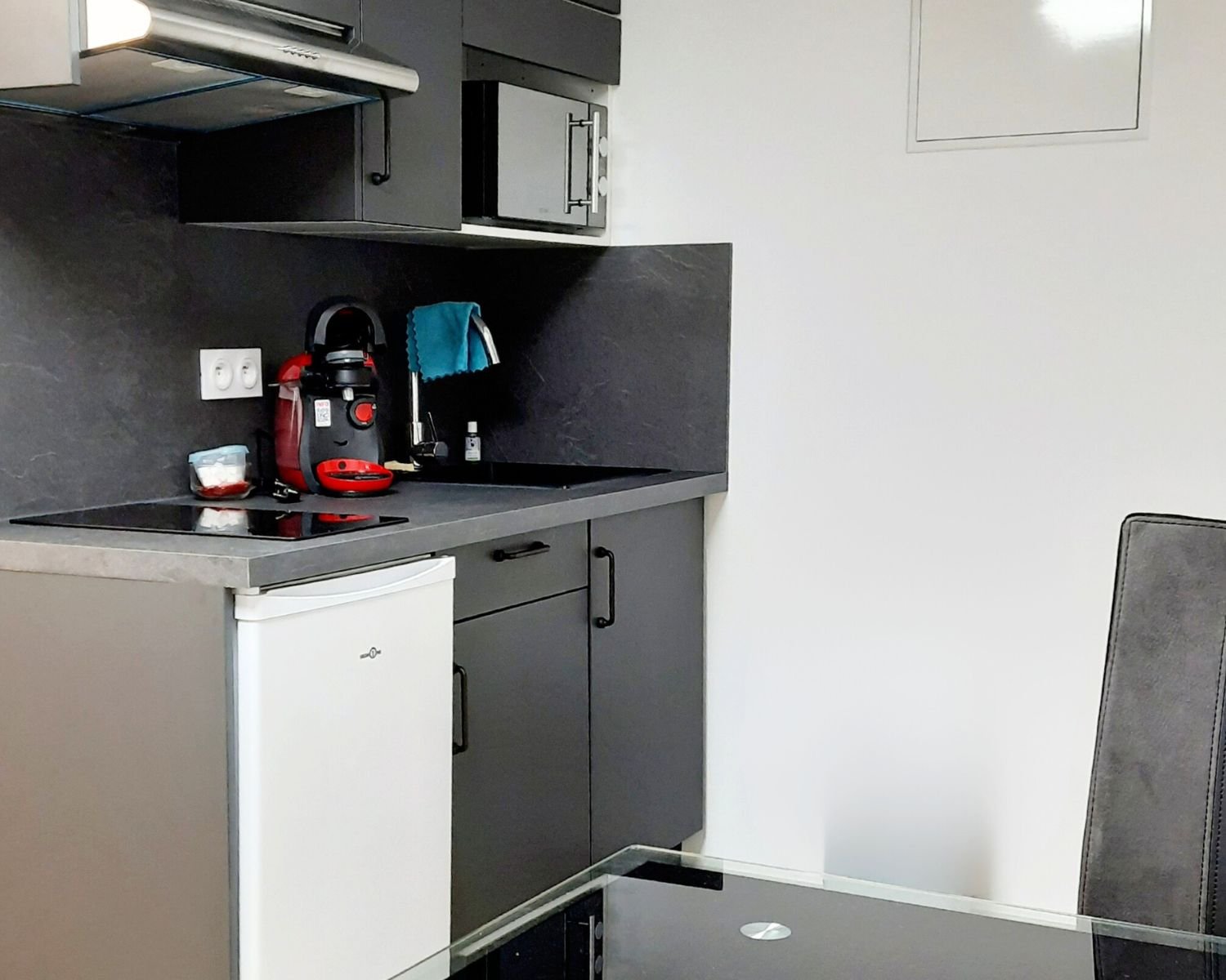 Coin cuisine du studio meublé à Metz